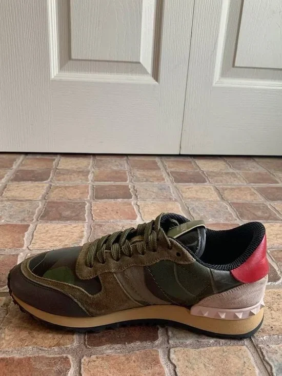 Authentic Valentino Garavani Low-Top Sneakers - Picture 5 of 12